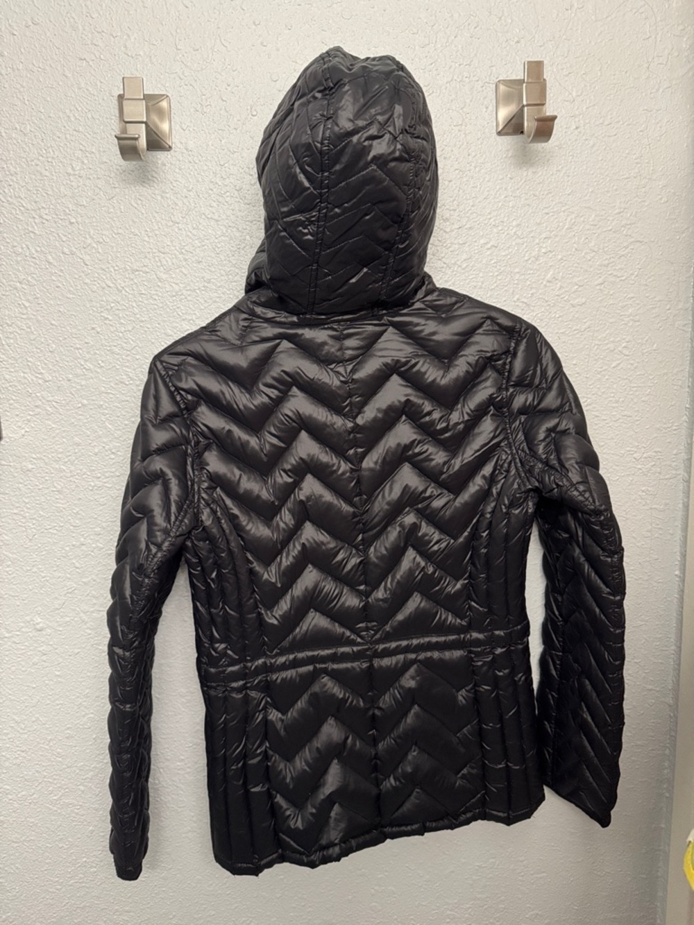 MICHAEL Michael Kors Black Chevron Quilted Hooded Puffer Jacket - Picture 2 of 3